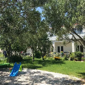 apartments-dobric.hotels-in-trogir.com/