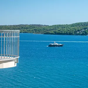 apartments-more.hotels-in-trogir.com/